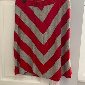 Market &Spruce red and gray chevron style striped skirt